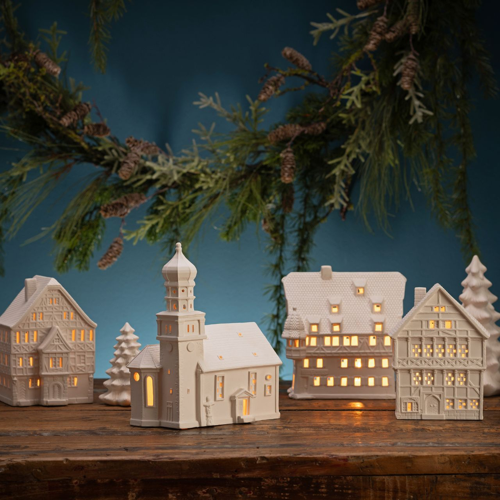 Wurm\u0020Lichthaus\u0020Fritzlar\u0020van\u0020porselein,\u0020wit\u0020\u0028B\u002FH\u002FD\u0029\u002013x18x14cm