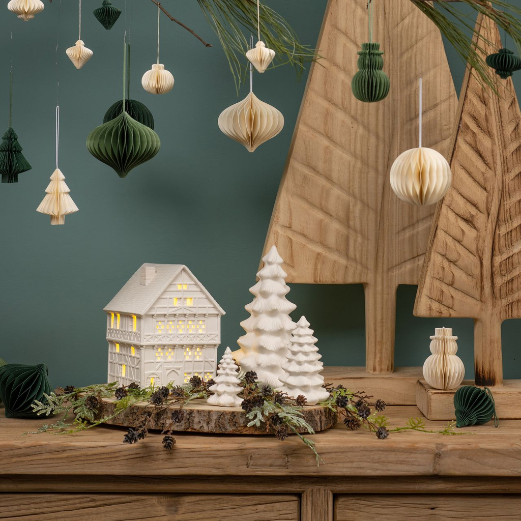 Wurm\u0020Lichthaus\u0020Fritzlar\u0020van\u0020porselein,\u0020wit\u0020\u0028B\u002FH\u002FD\u0029\u002013x18x14cm