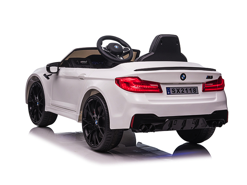 BMW\u0020M5,\u0020Lederen\u0020stoel,\u0020Rubberen\u0020banden,\u0020Accuauto\u0020voor\u0020kinderen