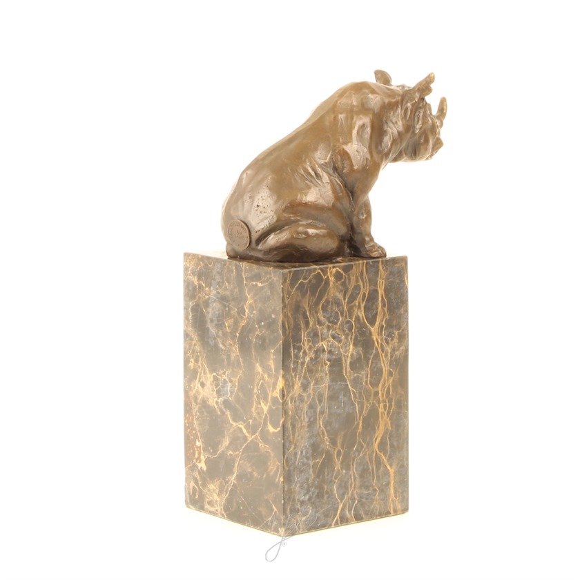 BRONZEN\u0020BEELD\u0020VAN\u0020EEN\u0020ZITTENDE\u0020NEUSHOORN