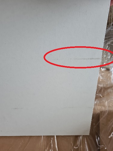 Platenkast\u0020bewerkt\u0020hout\u0020wit\u0020met\u0020lichte\u0020schade