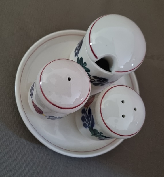 Boerenbont\u0020Menage\u00204\u0020delige\u0020Set\u0020o.a.\u0020mosterdpot,\u0020peper\u0020en\u0020zoutstel