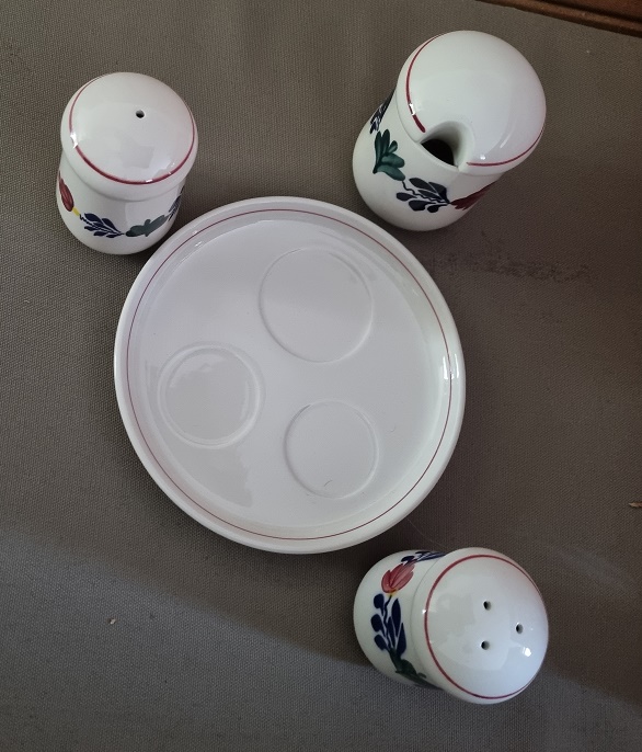 Boerenbont\u0020Menage\u00204\u0020delige\u0020Set\u0020o.a.\u0020mosterdpot,\u0020peper\u0020en\u0020zoutstel