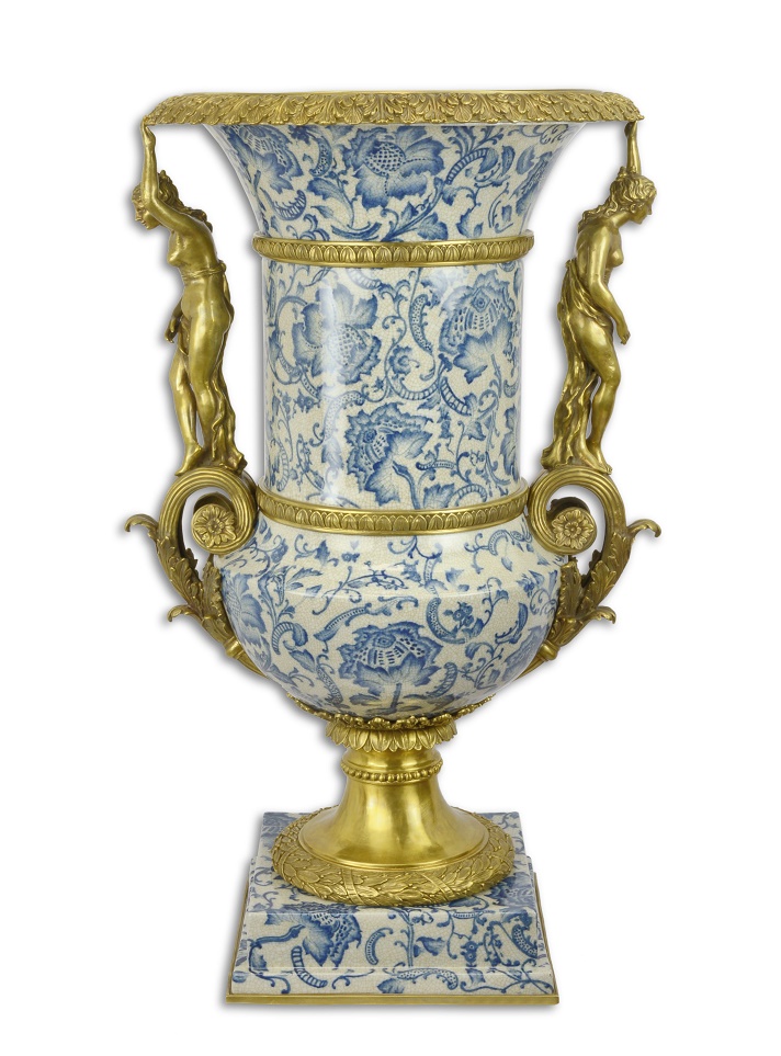 Porseleinen\u0020urn\u0020met\u0020een\u0020bronzen\u0020montuur