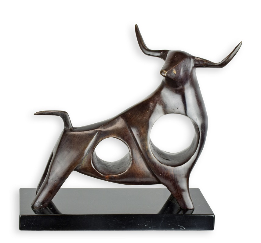 A\u0020BRONZE\u0020SCULPTURE\u0020OF\u0020A\u0020STANDING\u0020BULL\u0020ON\u0020A\u0020MARBLE\u0020BASE