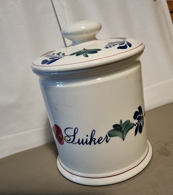 Boerenbont\u0020Voorraadpot\u0020Suiker\u00201.5\u0020ltr\u0020Aardewerk\u0020met\u0020bloemdeksel Boerenbont\u0020Voorraadpot\u0020Suiker\u00201.5\u0020ltr\u0020Aardewerk\u0020met\u0020bloemdeksel